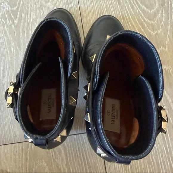 Valentino Garavani Black Grained Leather Rockstud Block Heel Ankle Boot - Picture 9 of 15